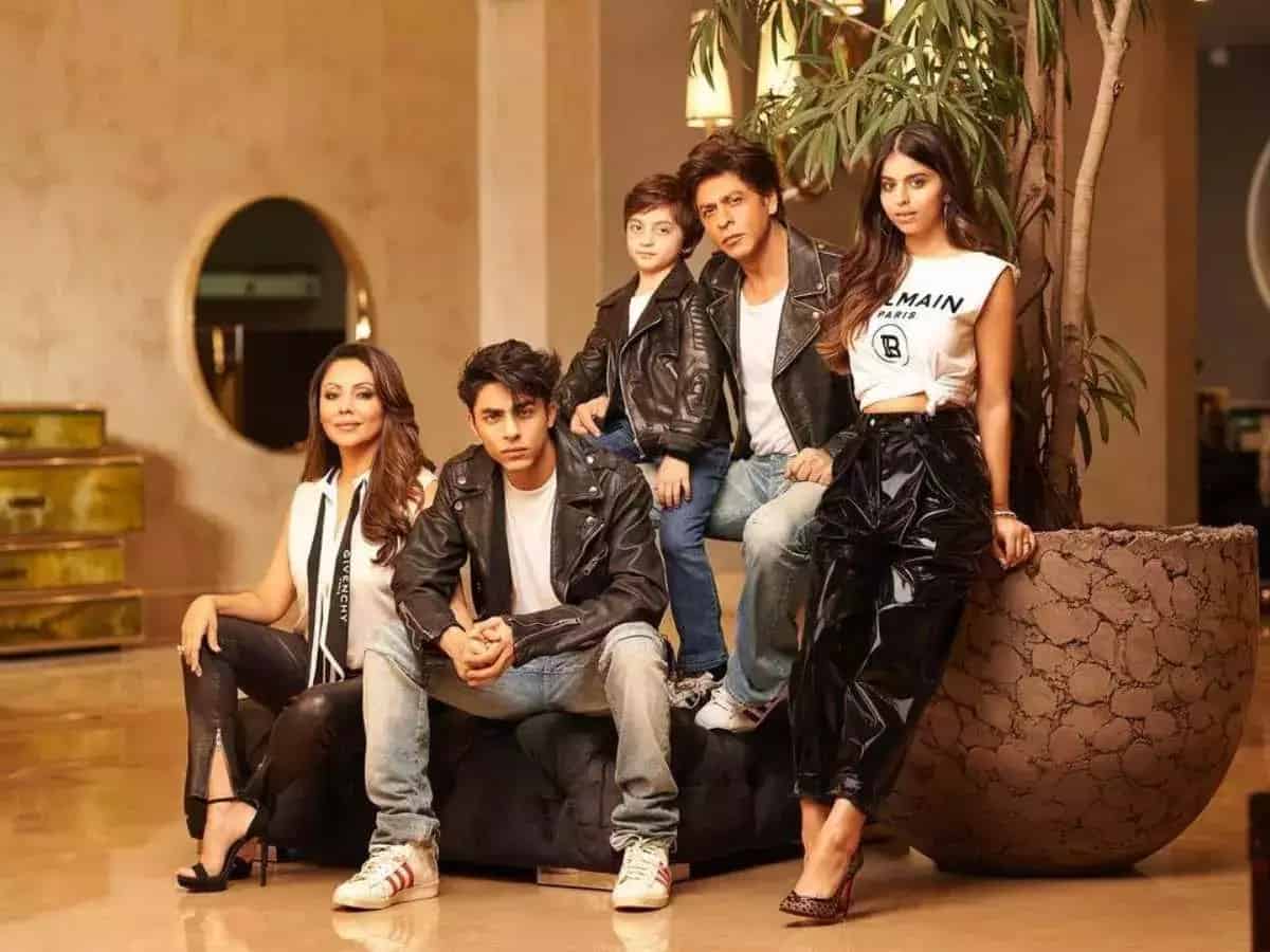 Latest photos of Shah Rukh Khan's Mannat are unmissable!