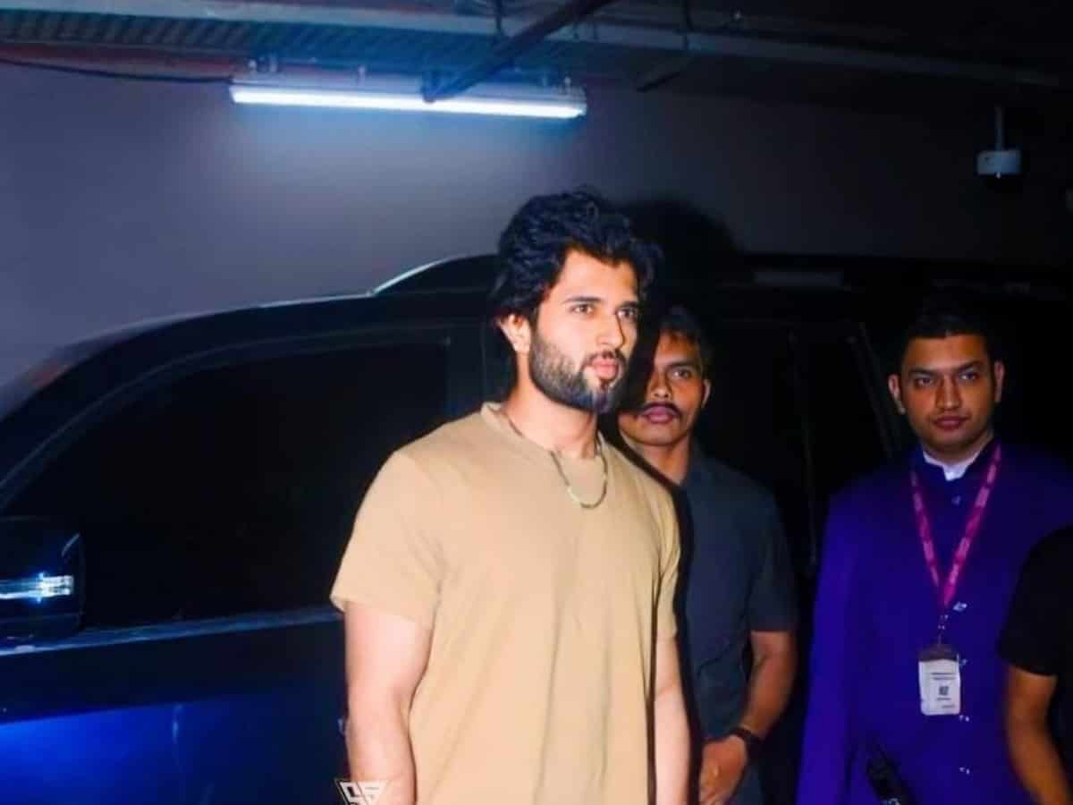 Vijay Deverakonda surprises fans at a cafe in Secunderabad