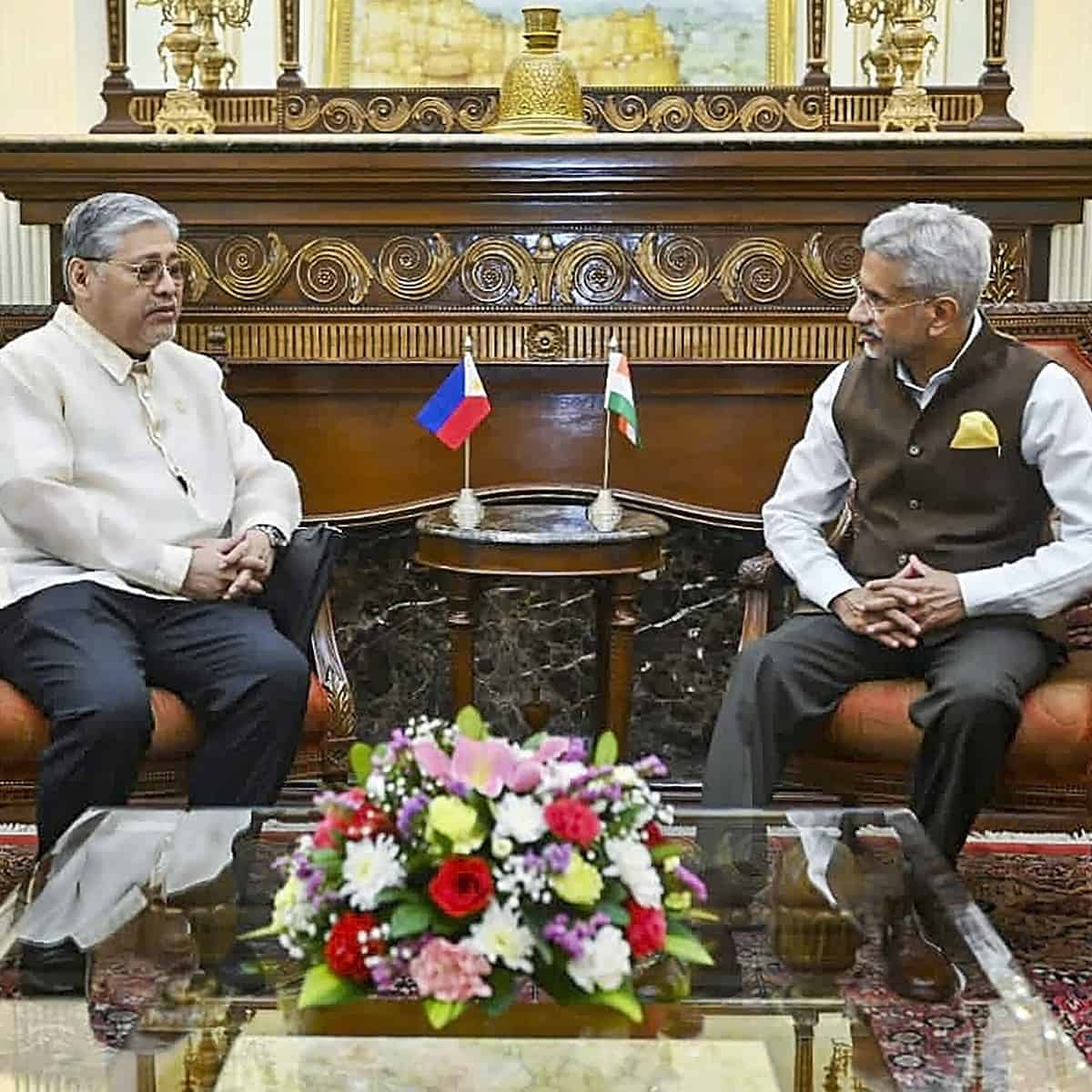 S. Jaishankar with Enrique Manalo