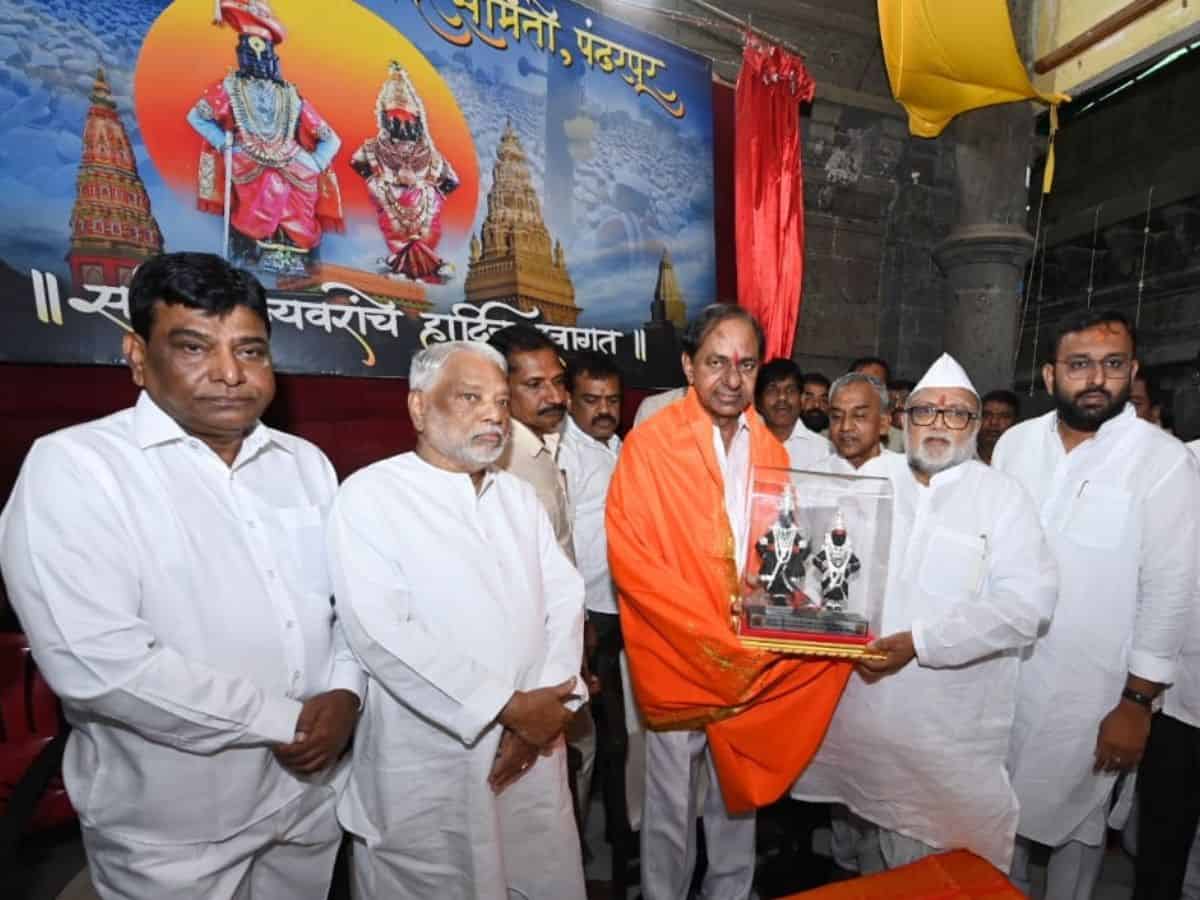 KCR offers prayers at Pandharpur temple in Maharashtra