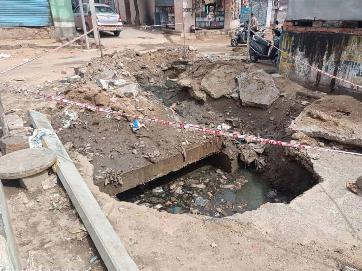 Hyderabad: Girl falls into open drain on Bandlaguda road; rescued