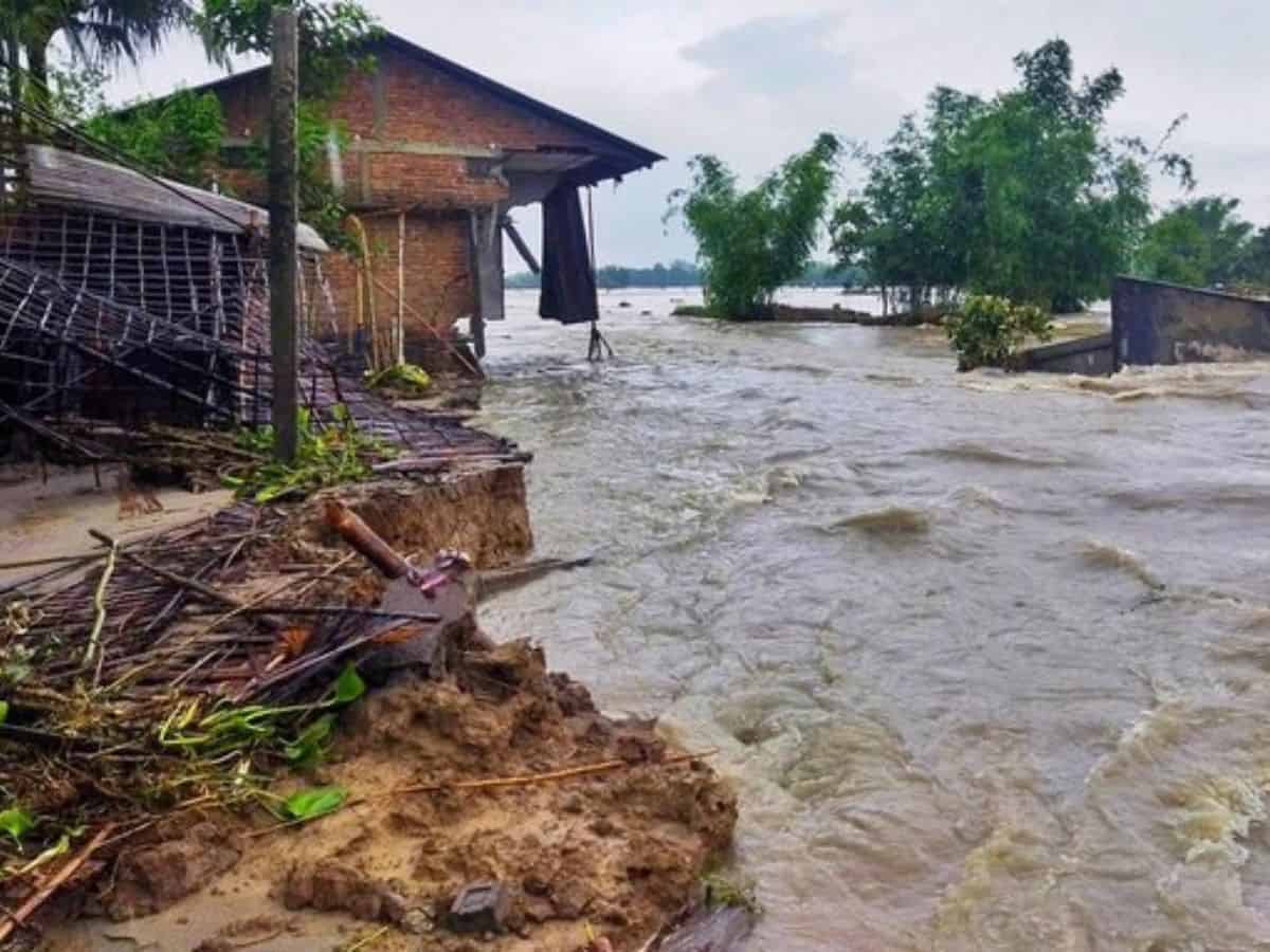 Assam flood situation grim, nearly 33,500 affected