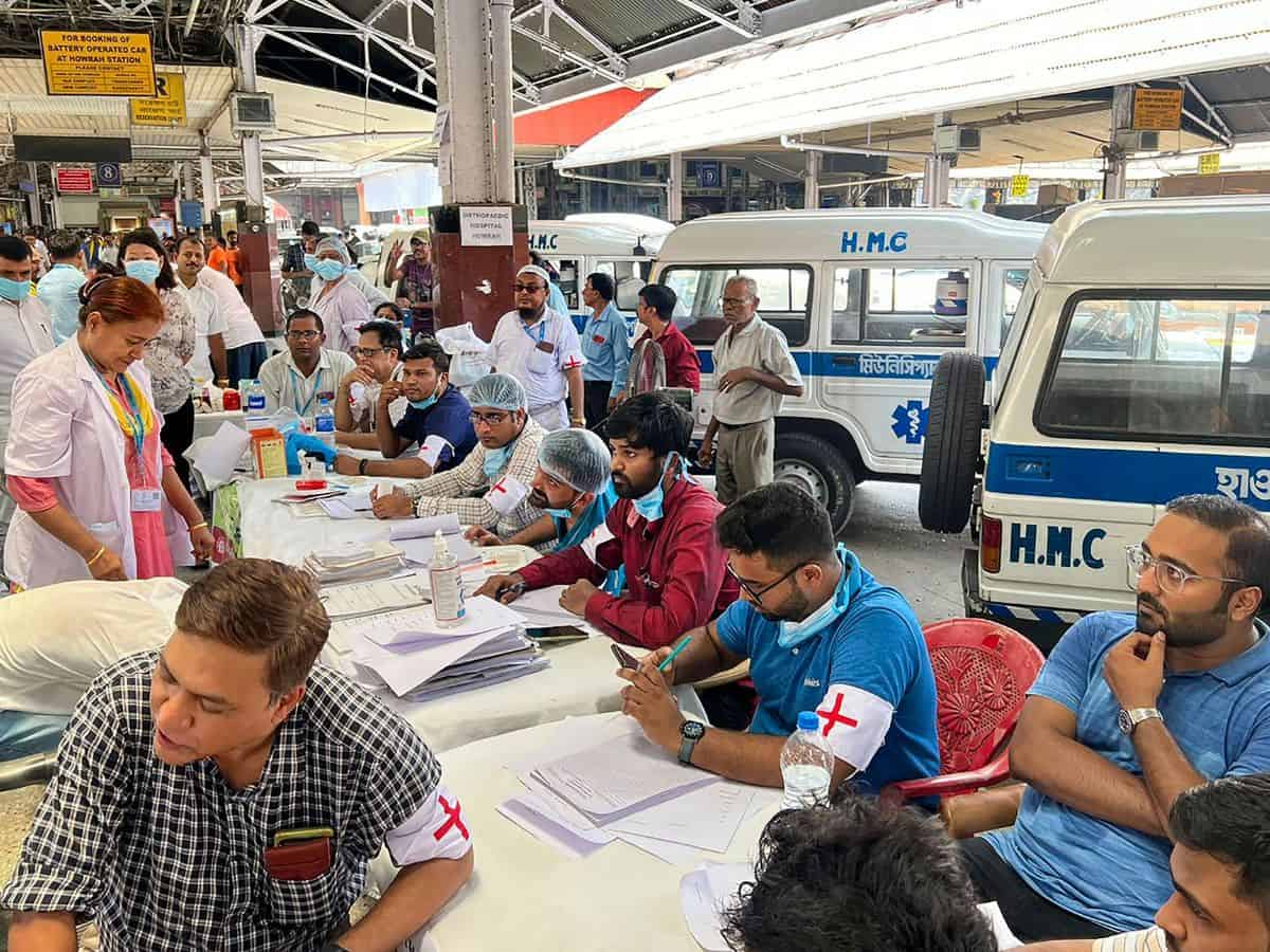 Howrah: Health workers at a help desk at Howrah railway station following an accident involving three trains in Odisha's Balasore, in Howrah, Saturday, June 3, 2023.