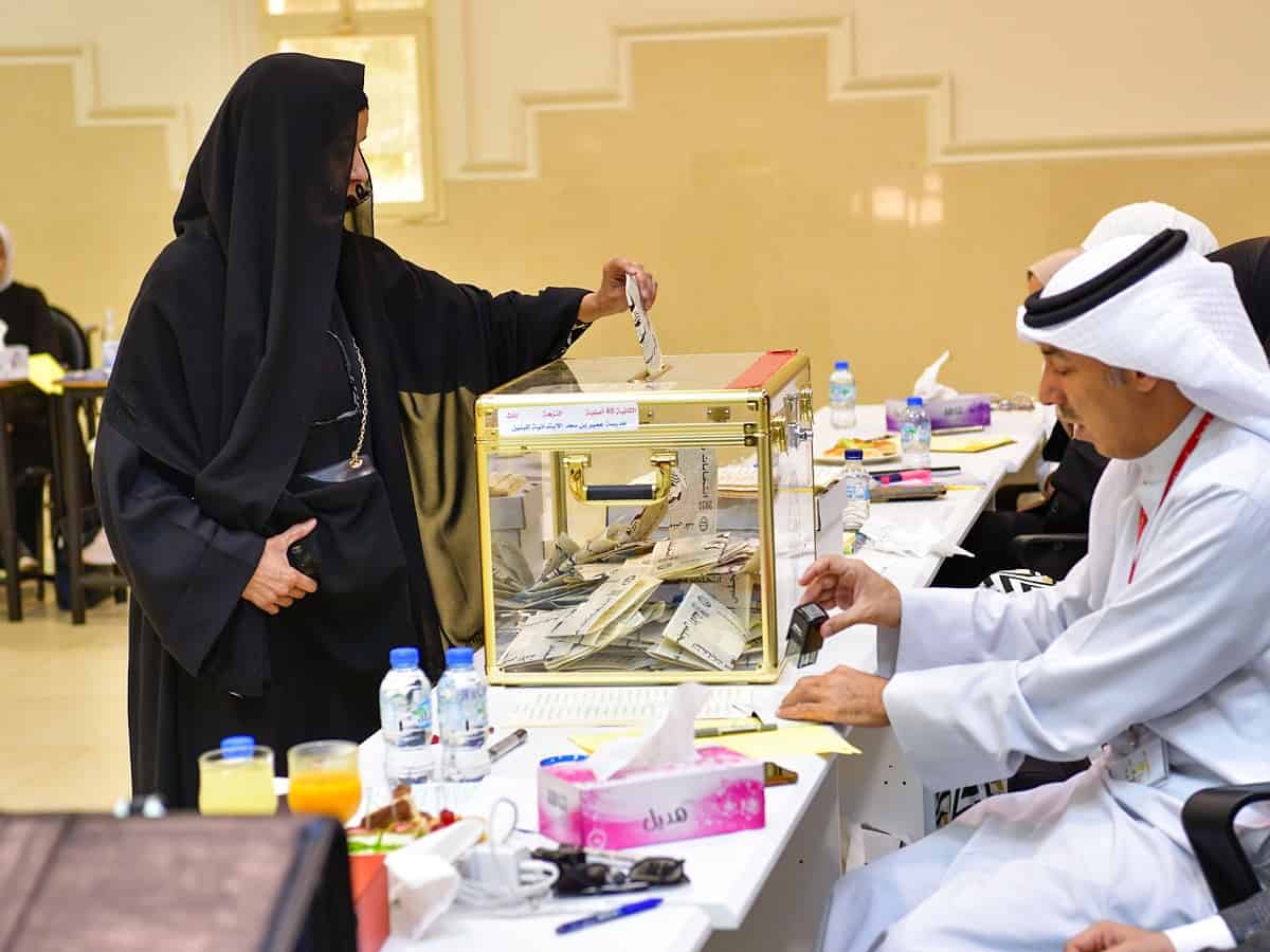 Kuwaitis turn out to cast vote to elect new parliament