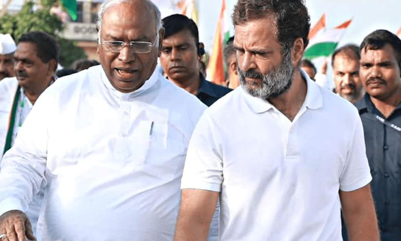 Mallikarjun Kharge and Rahul Gandhi (Photo: Twitter)