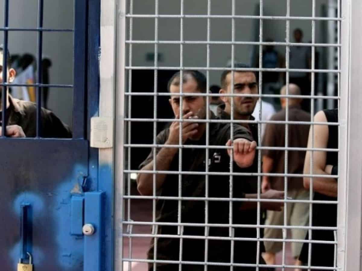 558 Palestinian prisoners serving life terms in Israeli prisons