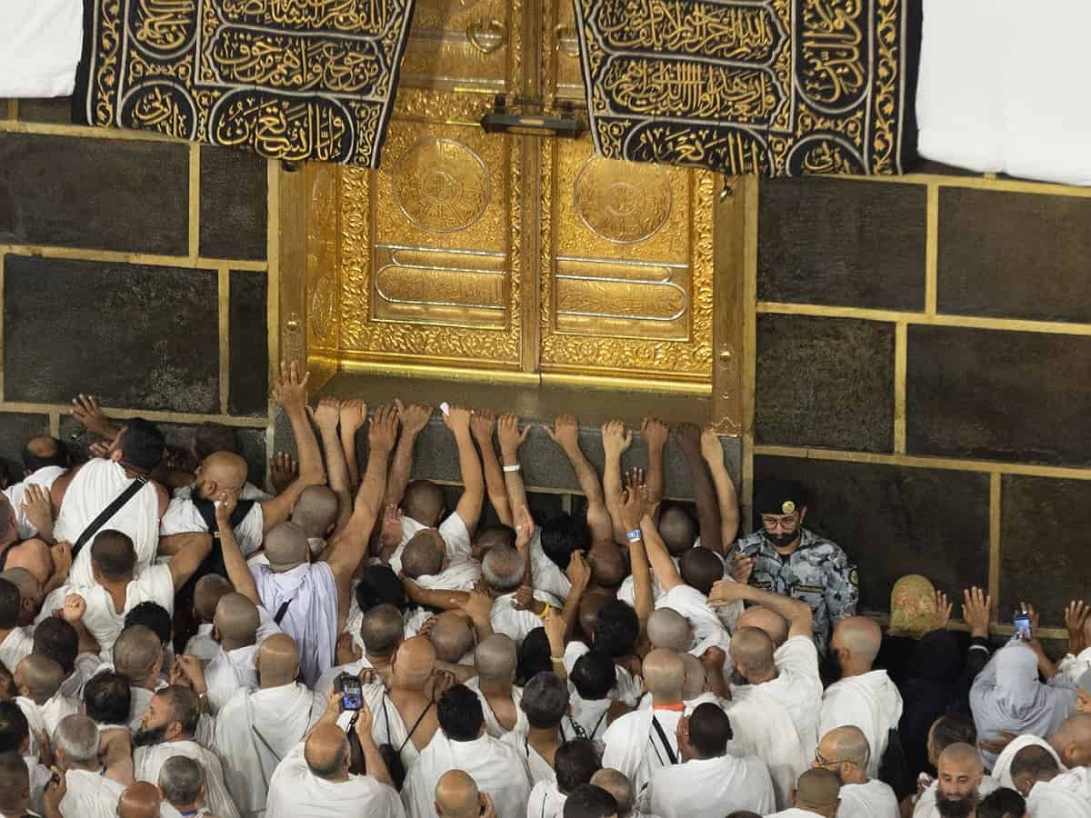 Saudi Arabia warns Haj pilgrims of eating exposed food