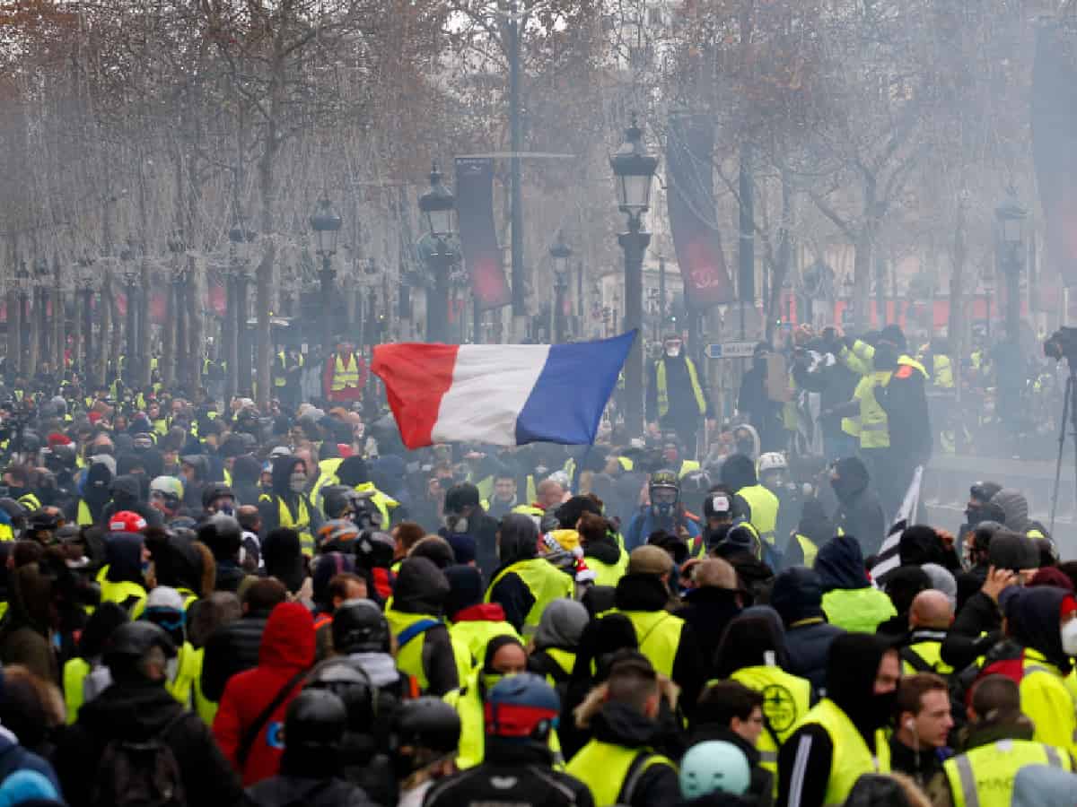 Over 400 arrested in France as violent protests continue