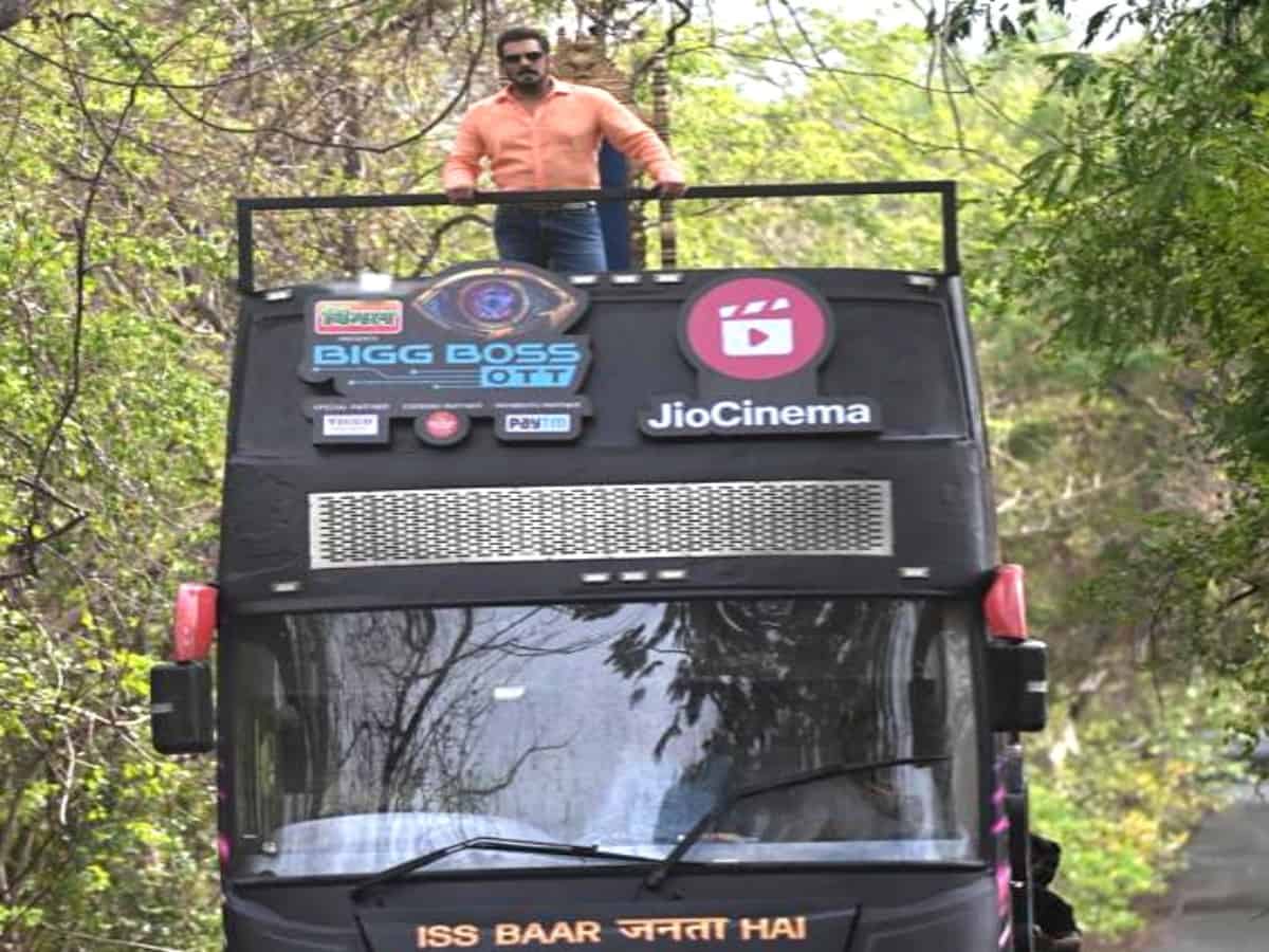 Salman Khan makes grand entry on double-decker bus for 'Bigg Boss OTT 2'