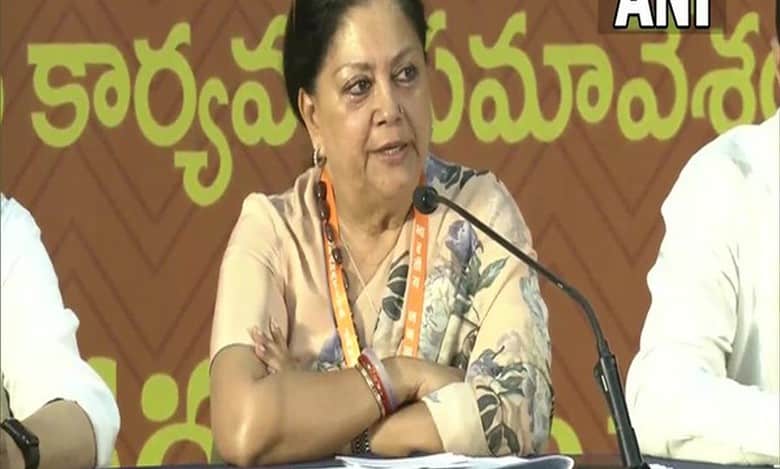 Amid suspense over CM face, around 50 BJP MLAs meet Vasundhara Raje