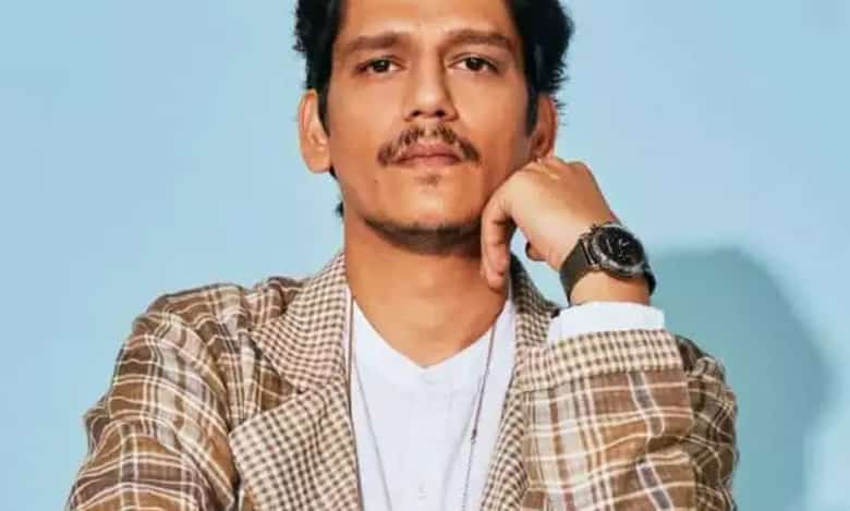 Vijay Varma gets angry at photographer when asked about vacation with Tamannaah