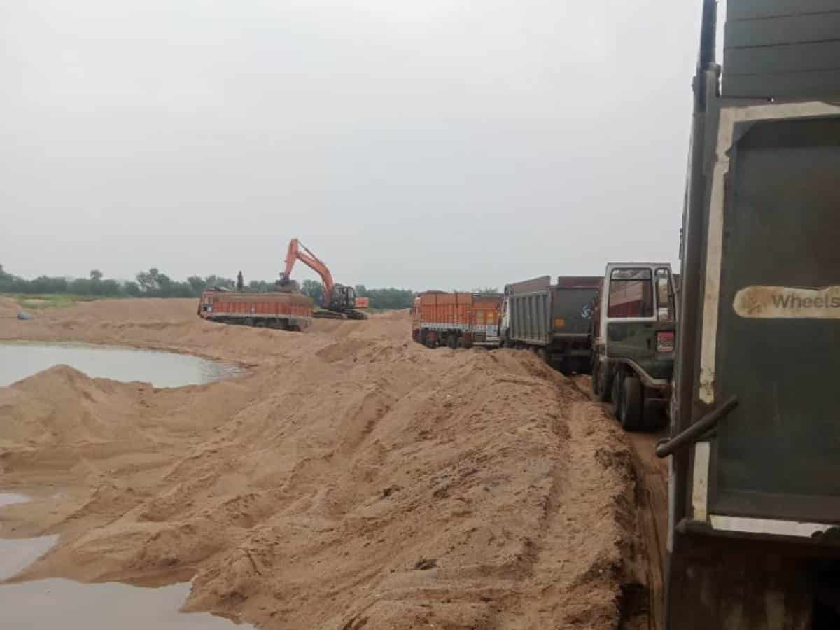 Sand Mafia in Jukkal