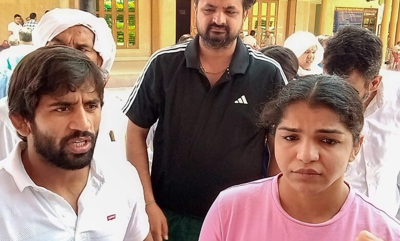 Wrestlers Bajrang Punia and Sakshi Malik during the 'mahapanchayat' in Sonipat (Photo: PTI)