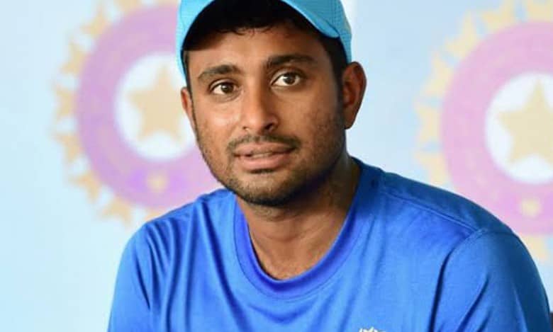 Ambati Rayudu keeps political parties in Telugu states guessing