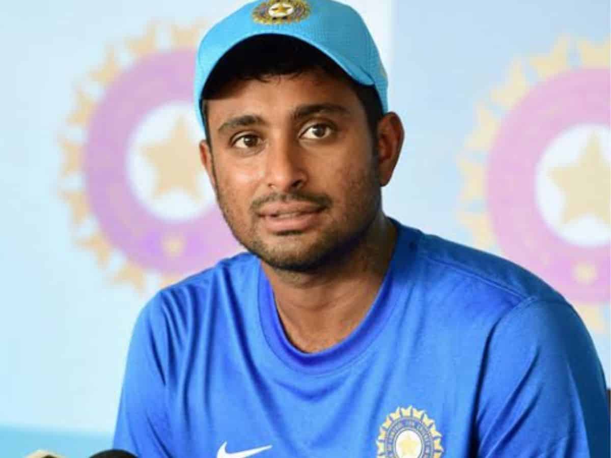 Ambati Rayudu keeps political parties in Telugu states guessing