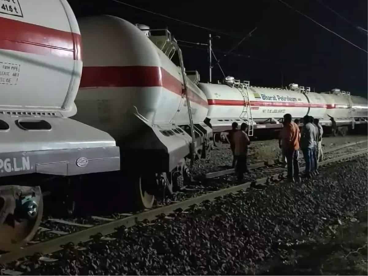 MP: Two wagons of goods train carrying LPG derail in Jabalpur