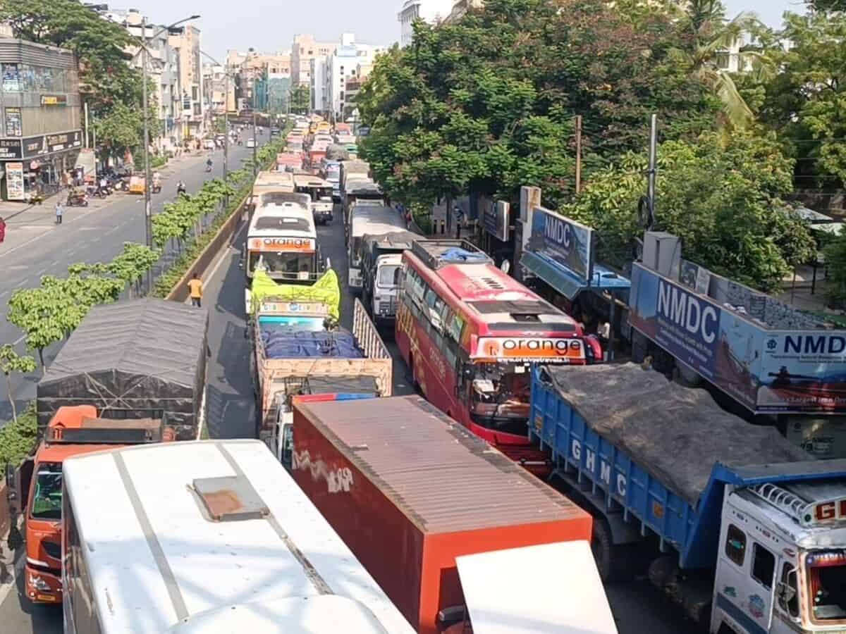 traffic jams in Hyderabad