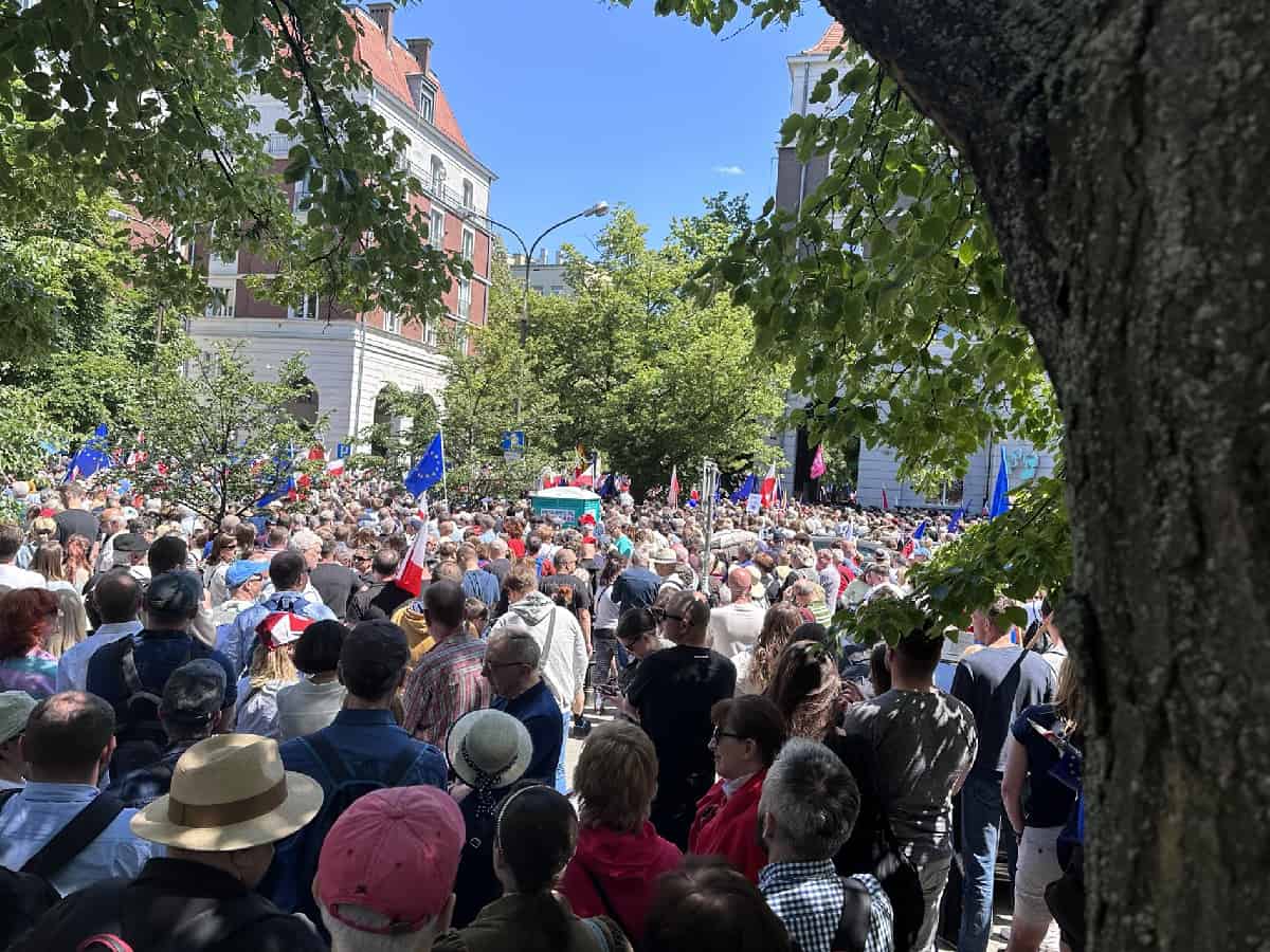 Poles protest in Warsaw against government, demand change