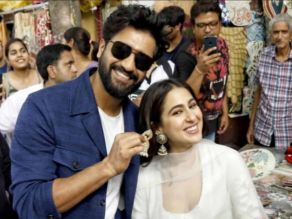 Vicky Kaushal, Sara Ali Khan go jhumka shopping in Delhi