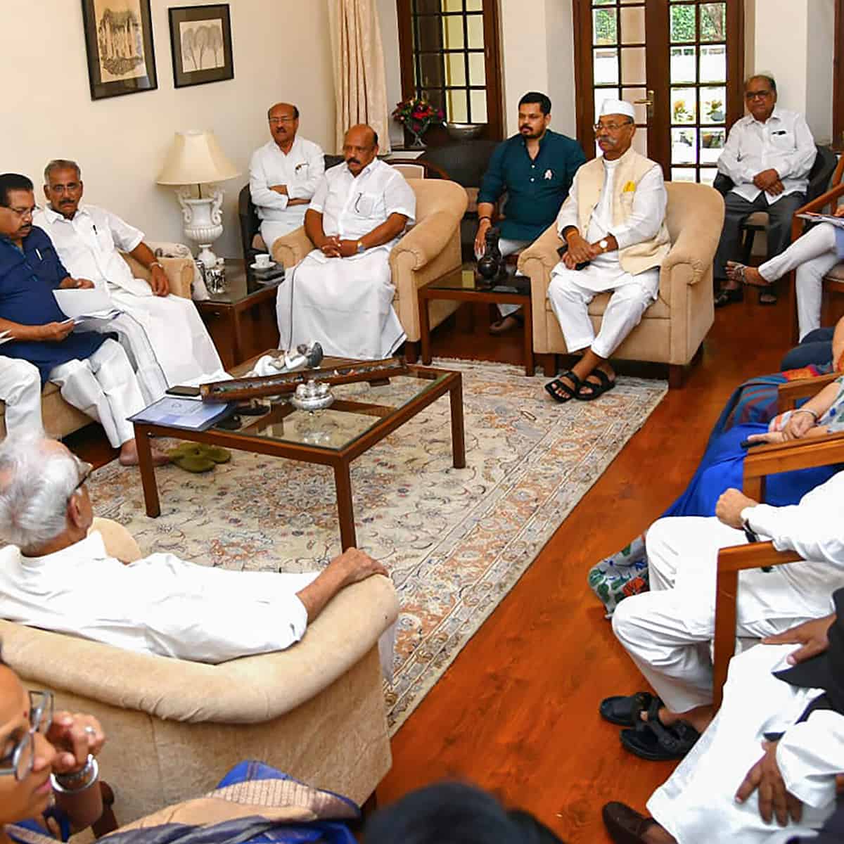 Sharad Pawar meets with NCP leaders in Delhi