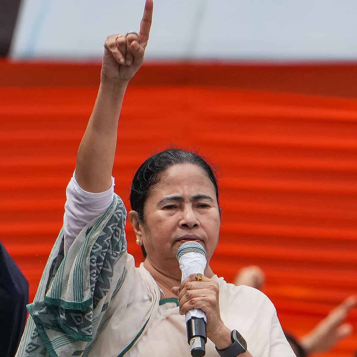 Will stage massive protest if centre doesn't clear dues in 7 days: Mamata