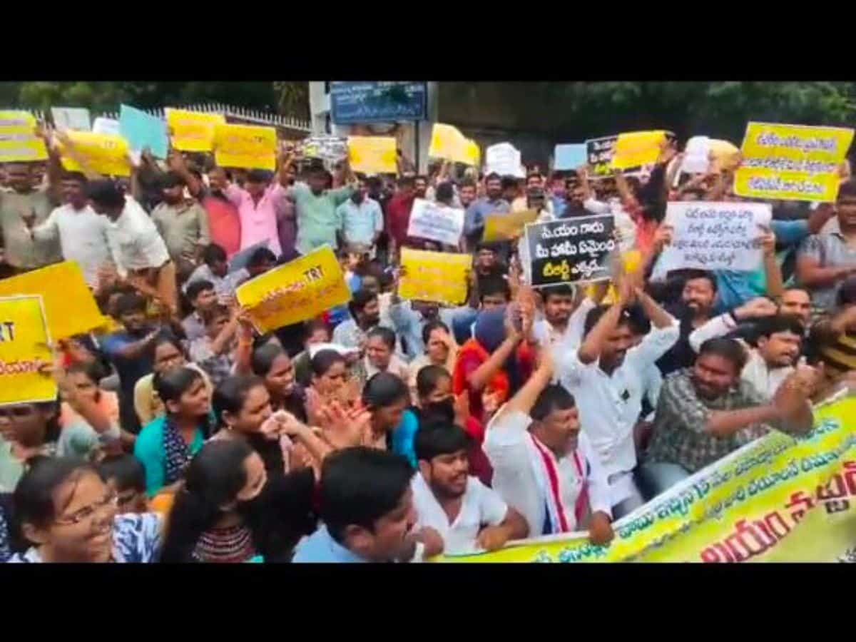Hyderabad: Protest over teacher postings; DSC notification demanded