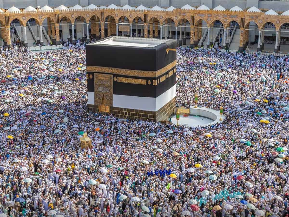 Saudi Arabia considers dividing Makkah's Grand Mosque into coded zones