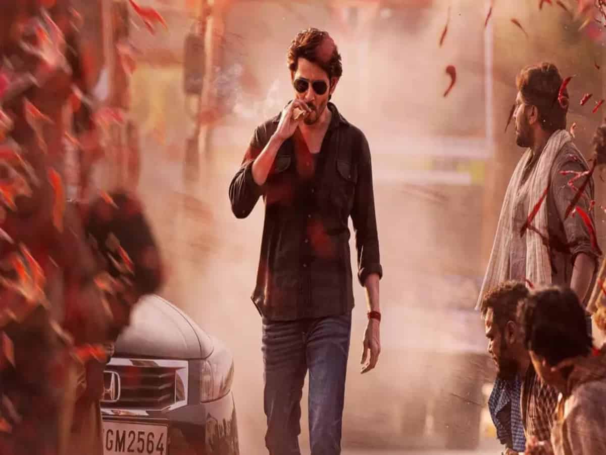 The shoot is moving along at a rapid pace, raising hopes that Guntur Kaaram will be released during the festive season of Sankranthi 2024, as planned by the film's creators