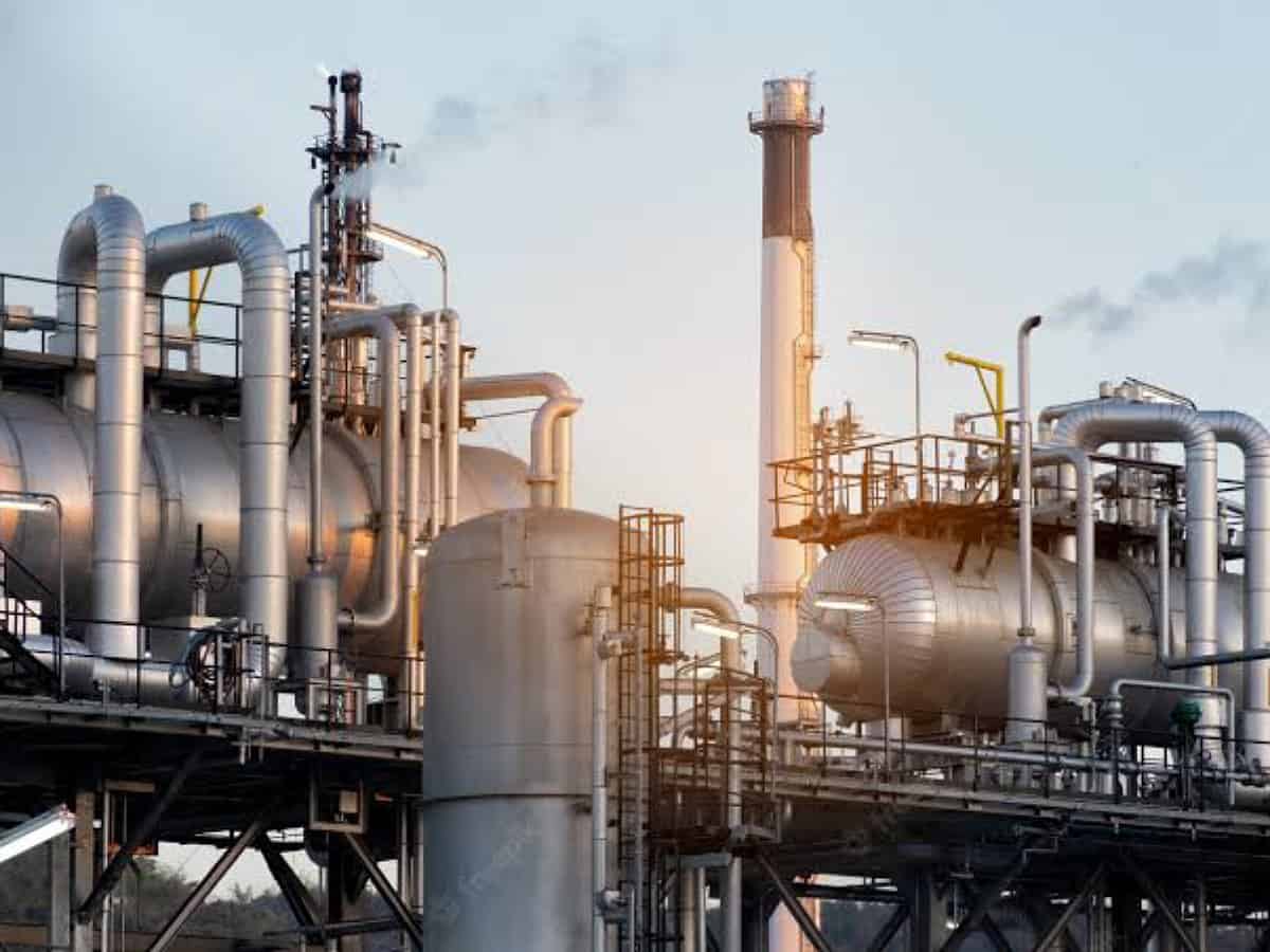 Pakistan inks deals with local, Chinese firms for Saudi-backed oil refinery