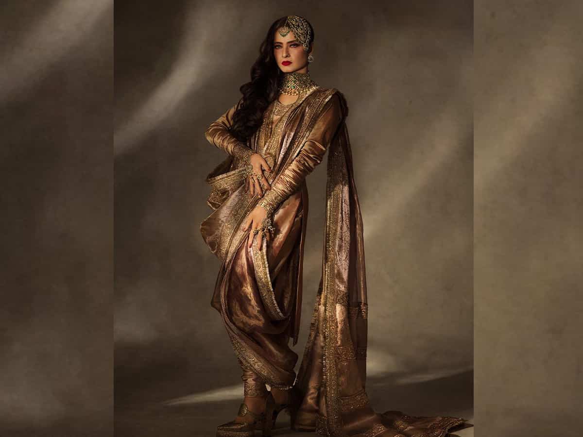 Rekha's Hyderabadi Khada Dupatta shoot becomes talk of the town