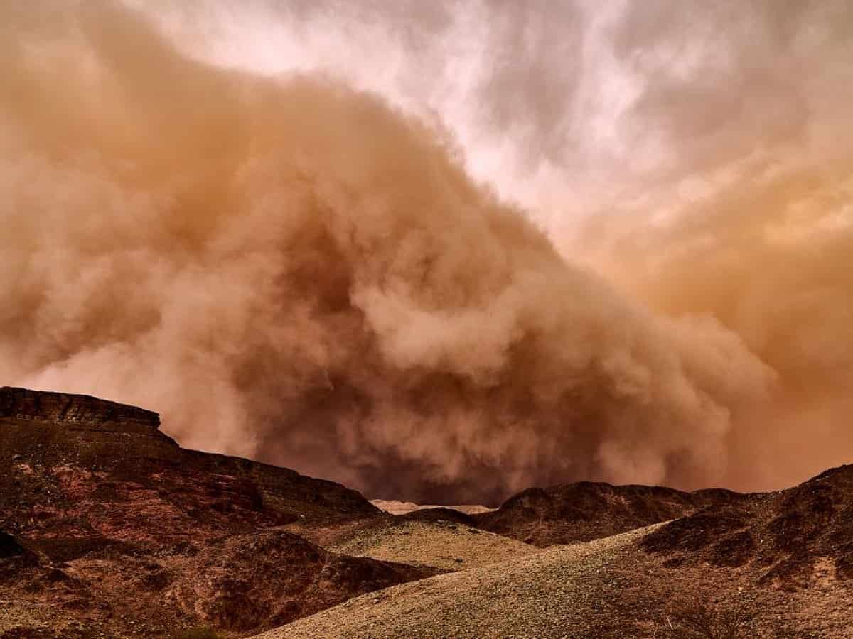 Iran: Over 1,000 seek medical treatment due to sandstorms