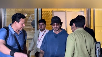 SRK spotted at Mumbai airport amid rumours of accident in US