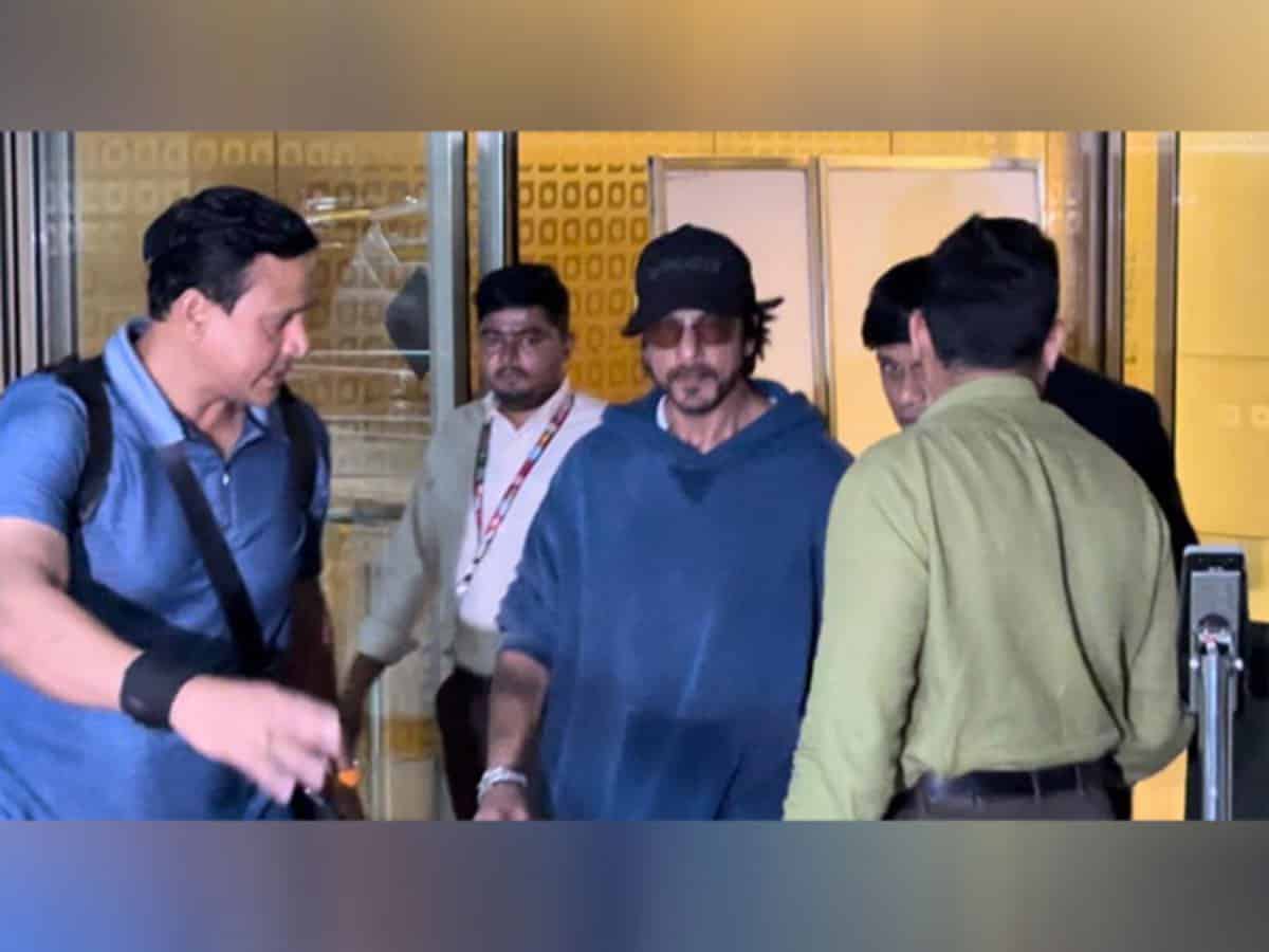 SRK spotted at Mumbai airport amid rumours of accident in US