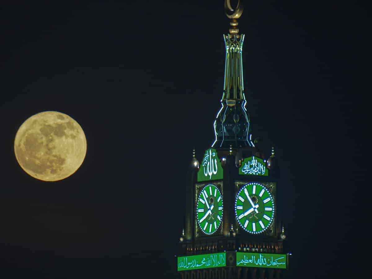 Breathtaking photos of ‘Buck Supermoon’ from Makkah, Madinah