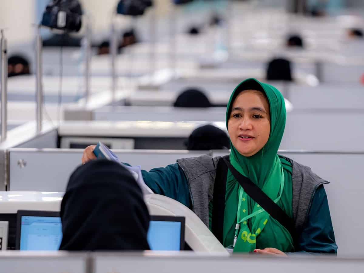 Saudi: First flights of Umrah pilgrims lands in Madinah