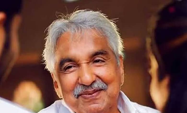 Oommen Chandy bids adieu to Thiruvananthapuram; his remains taken to Kottayam