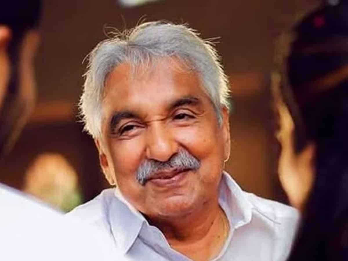 Oommen Chandy bids adieu to Thiruvananthapuram; his remains taken to Kottayam