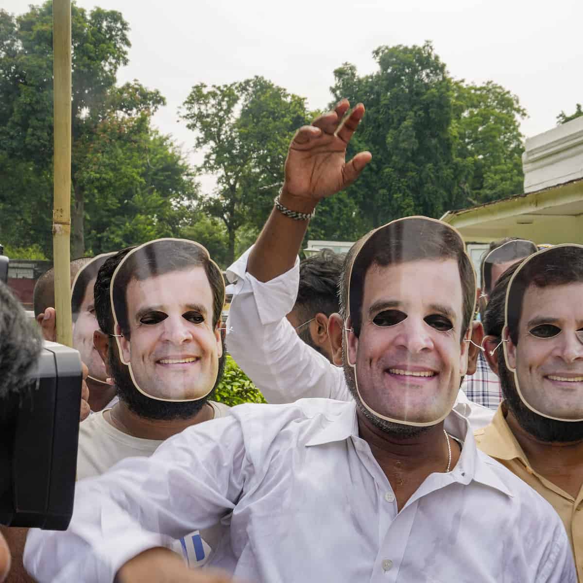 SC stays Rahul's conviction in defamation case