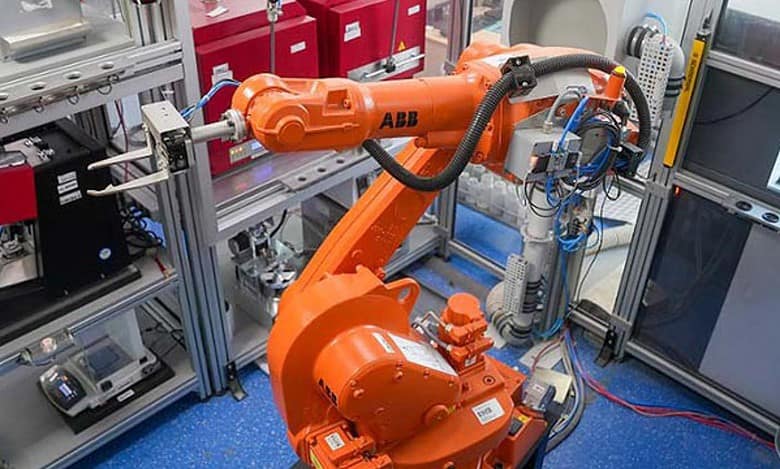 Dubai leverages AI robots in testing construction materials