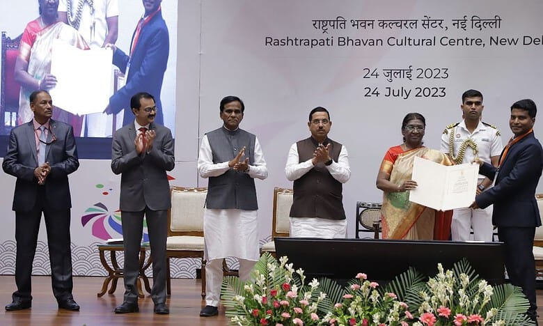 AMU alumnus Rahman receives prestigious National Geoscience Award