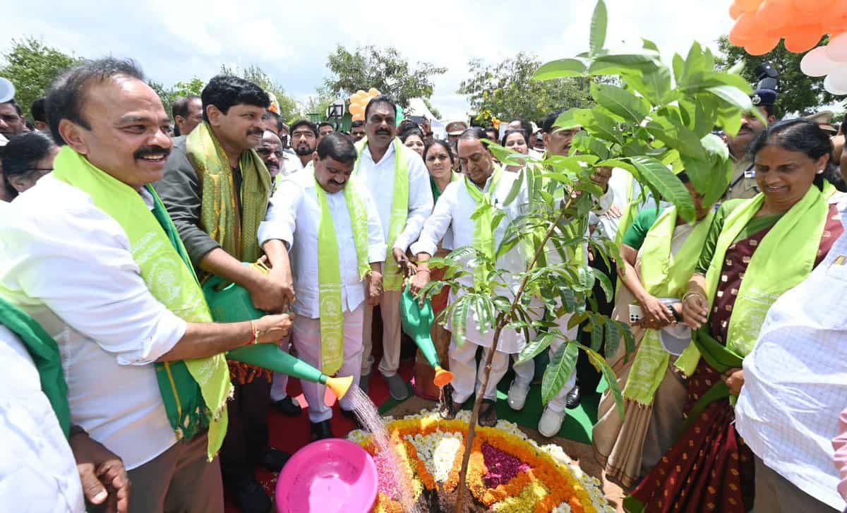 Telangana mins launch '1 cr saplings plantation' drive in Manchirevula