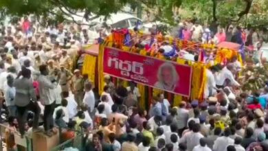 Traffic moment slow around Nampally as Gaddar's funeral procession begins