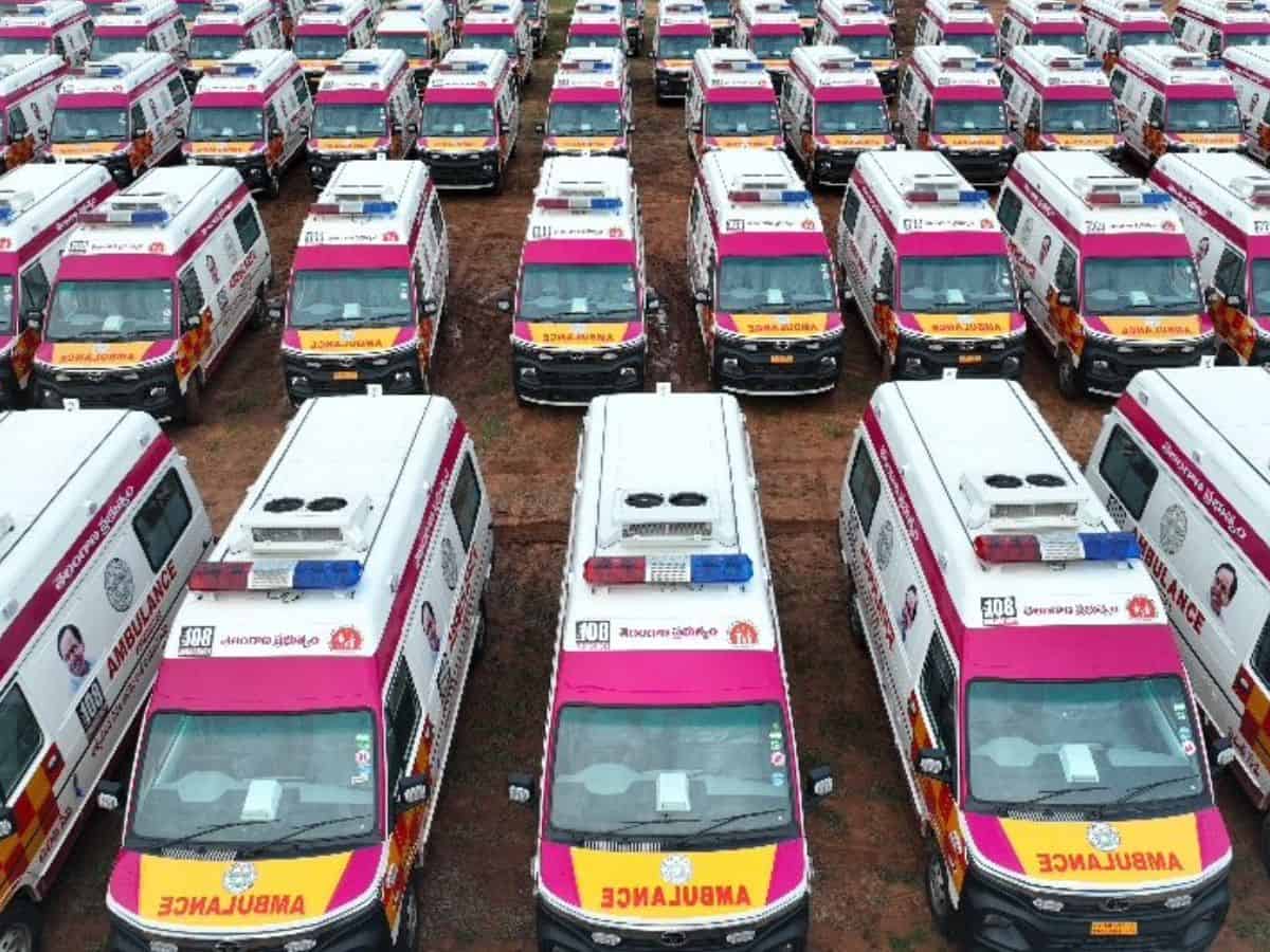 Hyderabad: KCR flags off 466 new 108 ambulances, 228 Amma Vodi vehicles