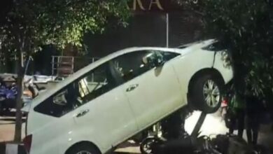 AP: Drunk woman rams car into parked two-wheelers in Visakhapatnam
