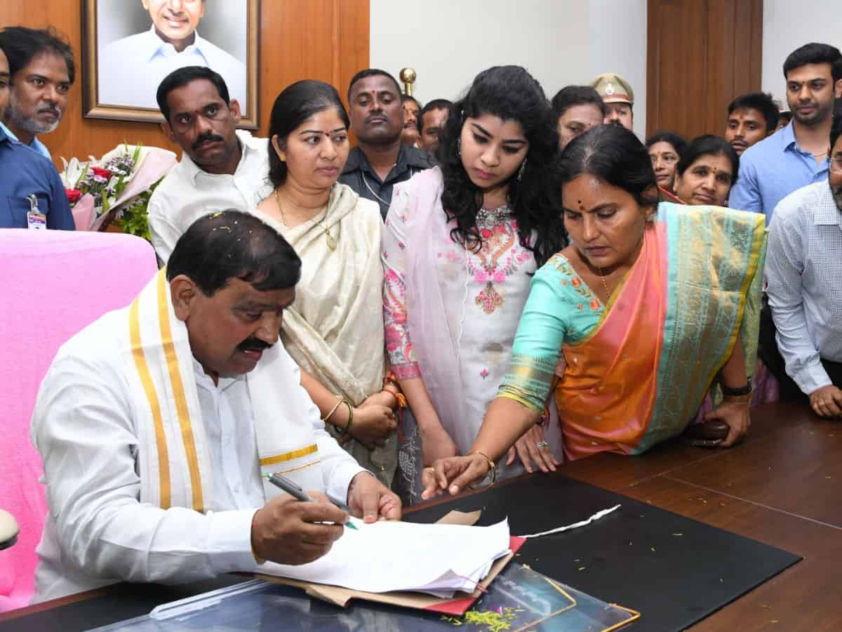 Telangana: Patnam Mahender Reddy takes charge as minister for I&PR