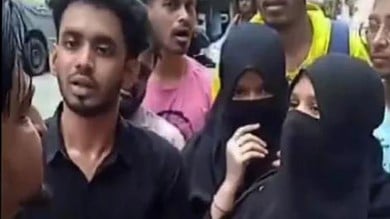 Girl in burqa stopped from entering Mumbai college, allowed after protest