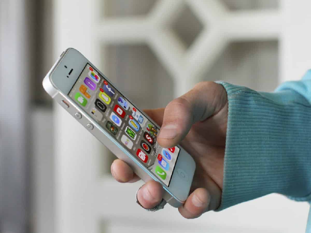 Rural demand, festive push drive India smartphone market growth in July-Sep