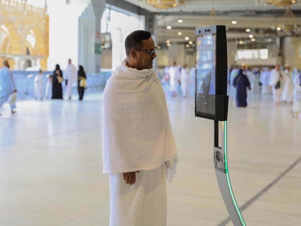 Saudi: 'Guidance robot' to assist visitors, pilgrim at Makkah's Grand Mosque