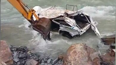 HP 7 killed, 4 injured as vehicle skids into river