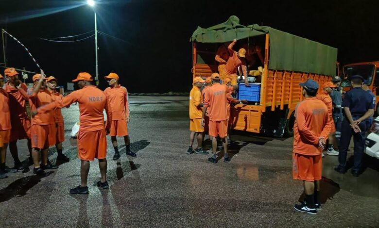 Himachal 10 people, including 5 forest dept employees, trapped in Mandi dam